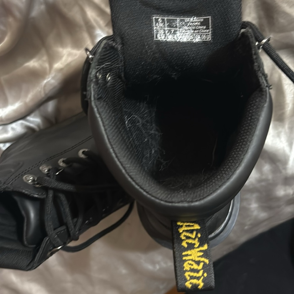 Like new without box- Doc Martens-